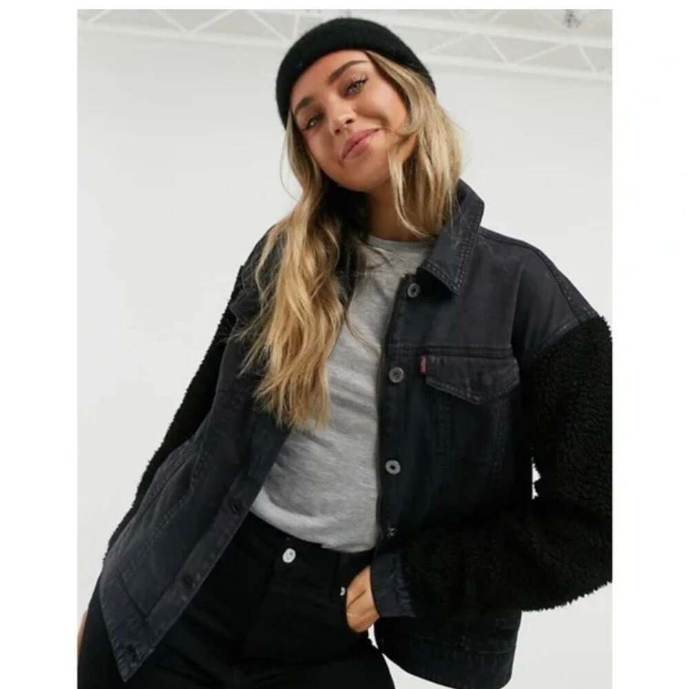 NWT Levi's Ex-Boyfriend Pieced Sherpa Trucker Jacket in Two Shakes Black size S